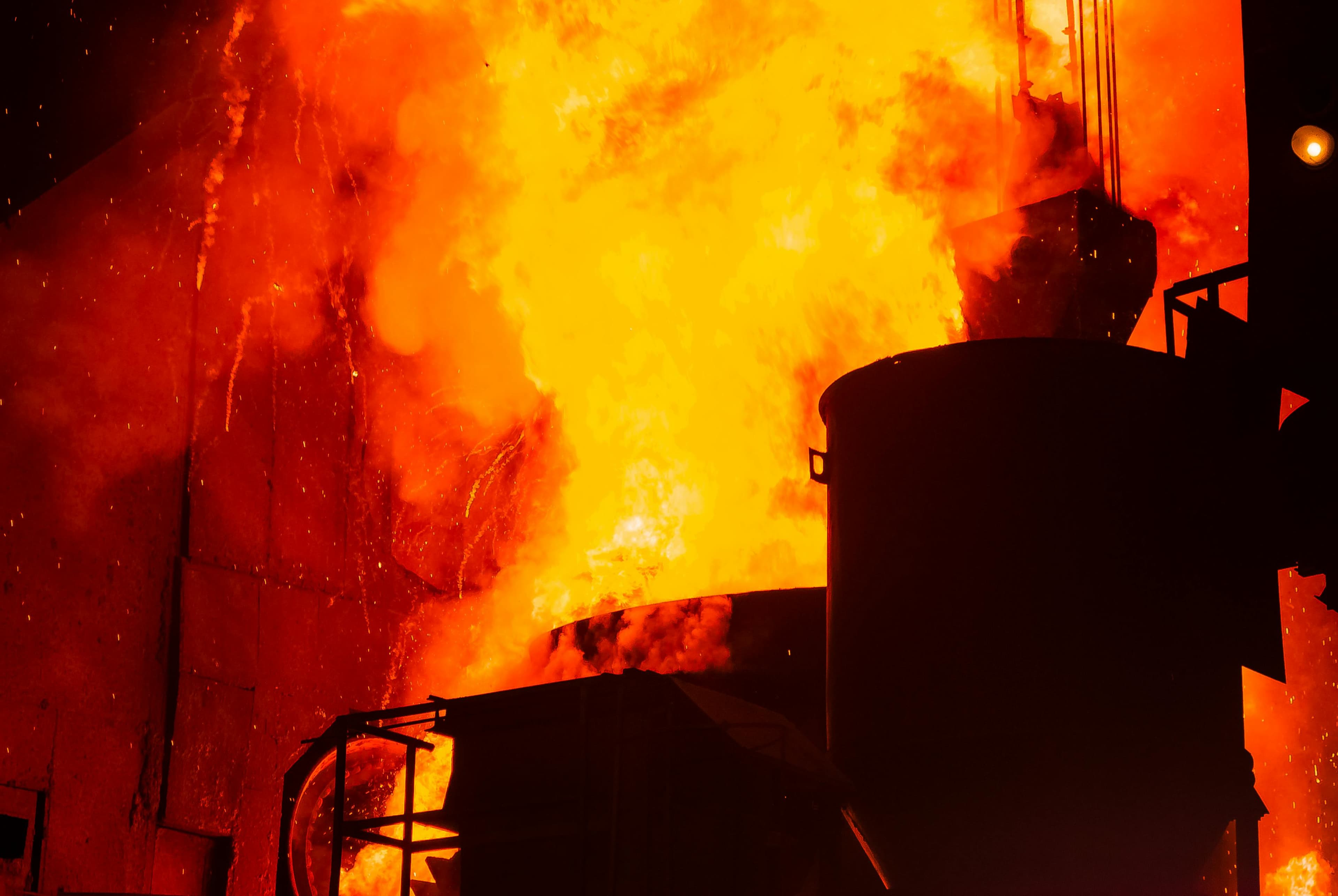 Molten metal pouring